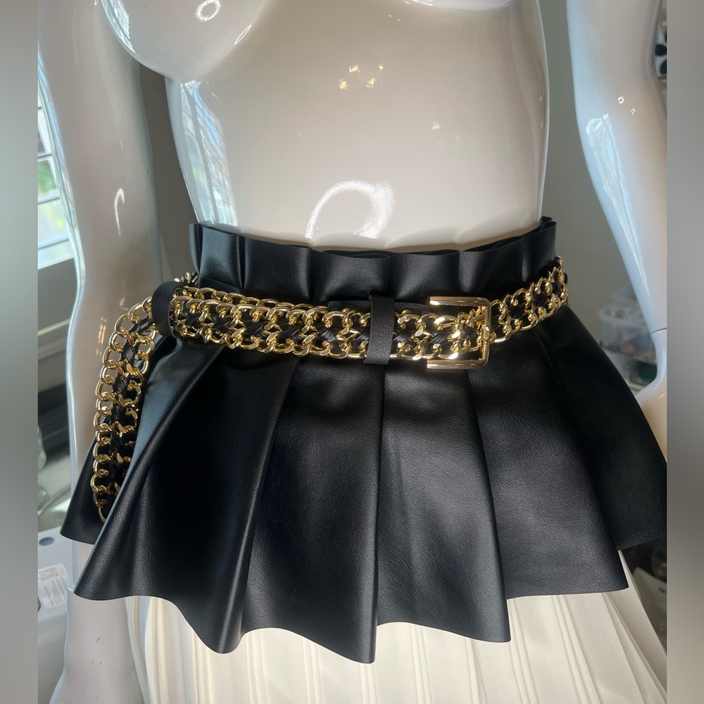 Elegant Black PLeather Mini Skirt/ Belts